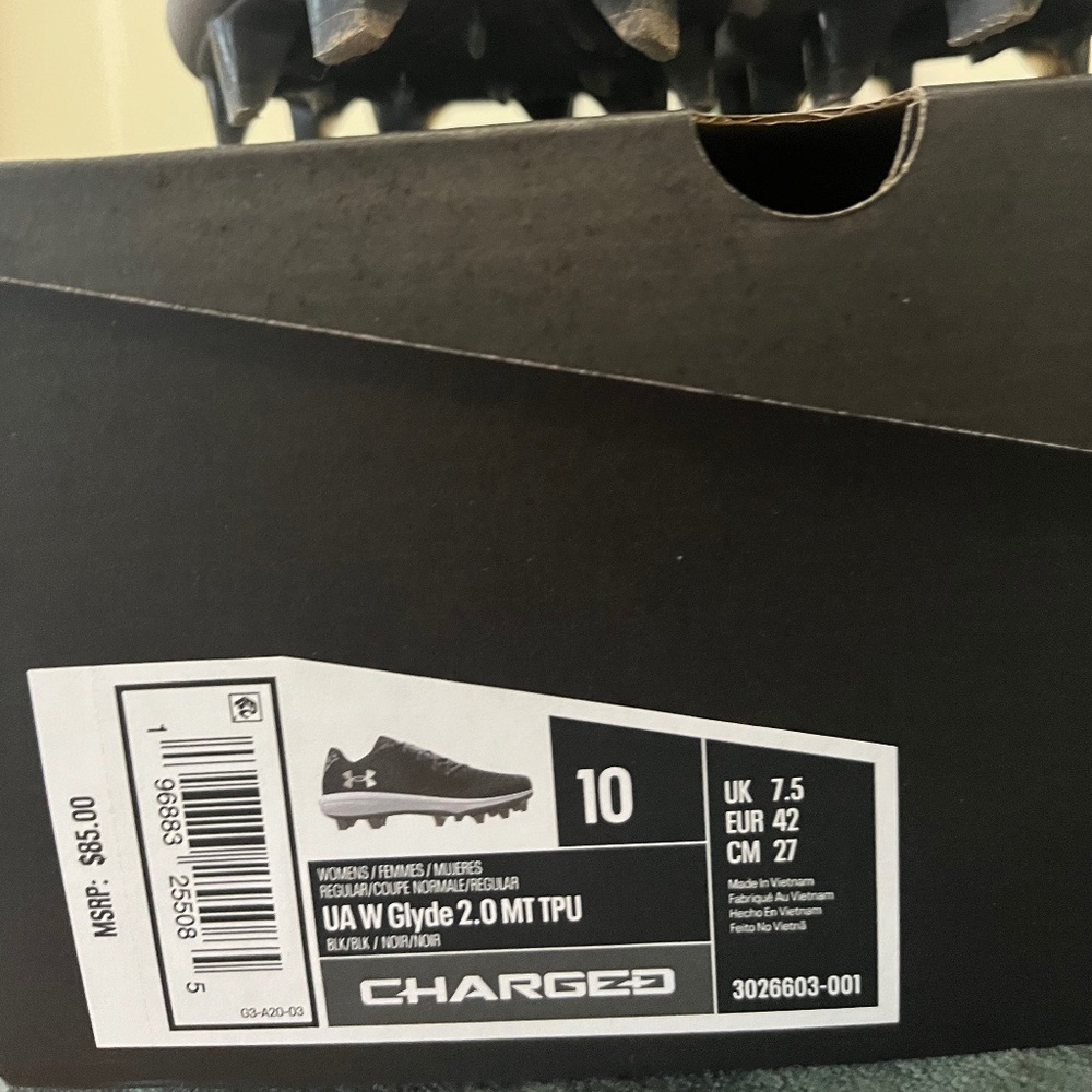 Baseball Cleats - Picture 4 of 12